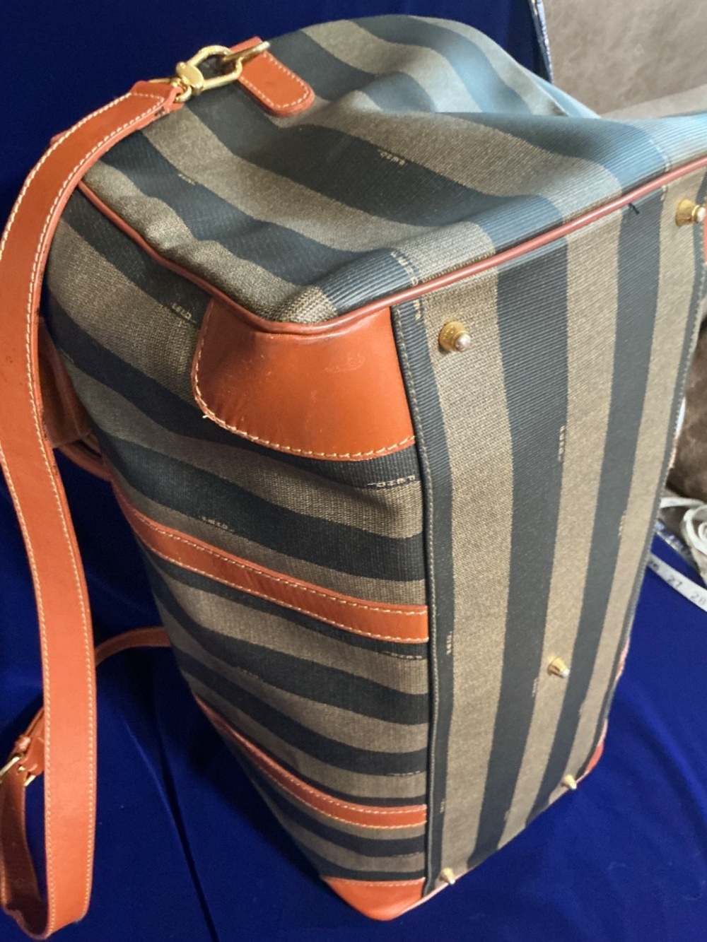 Vintage Authentic Fendi Pequin dufflel bag with shoulder strap - Picture 7 of 16